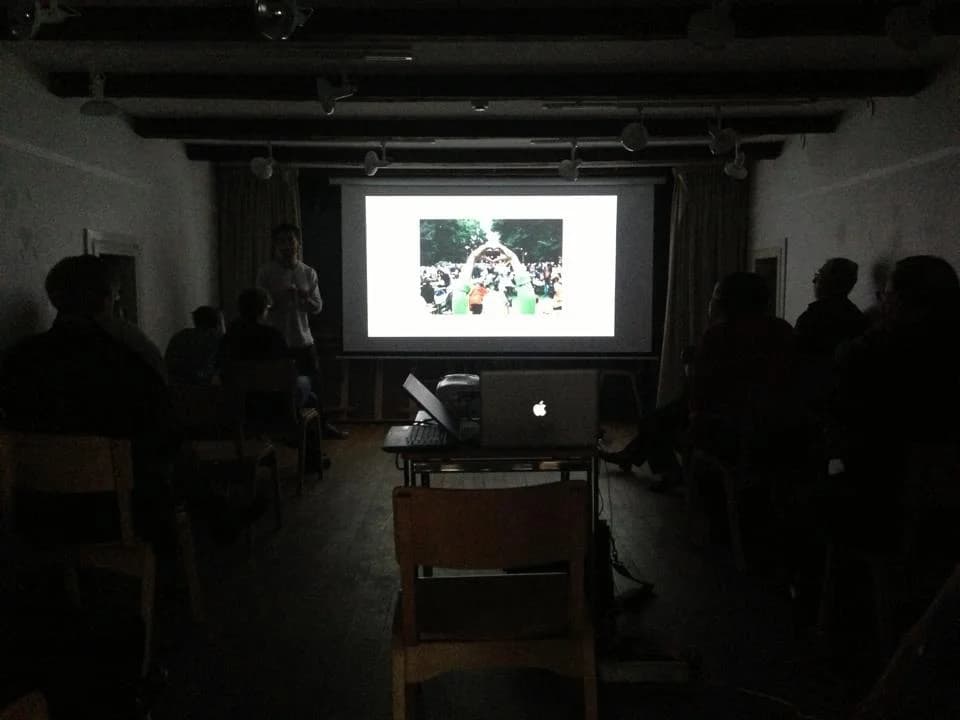 Behind the scenes 21